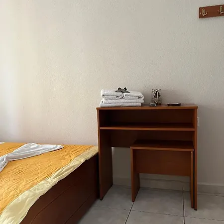 Vangelis Apartamento Vrasná